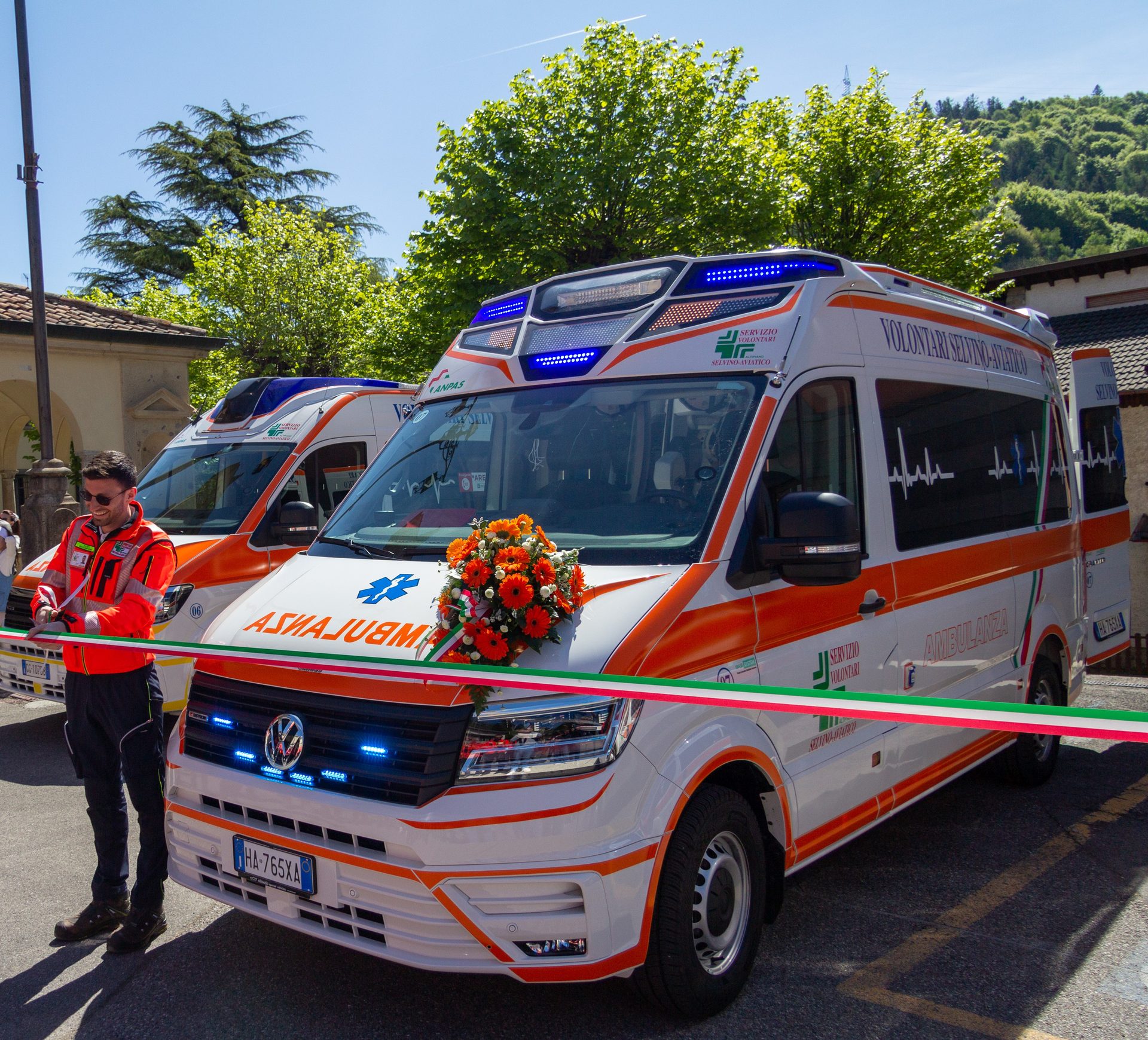 Taglio del nastro inaugurazione nuova ambulanza